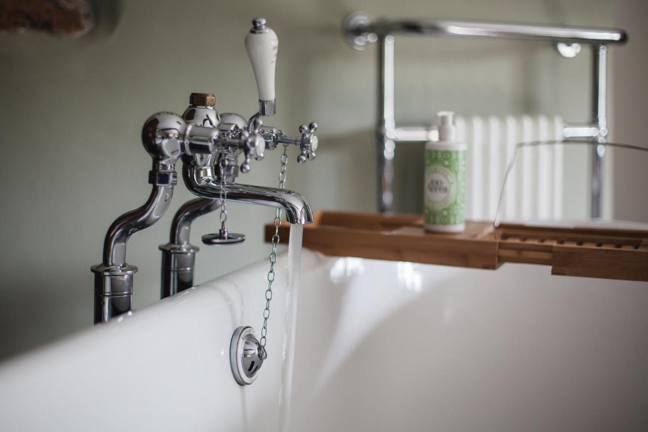 The George Inn Barford St Michael Eksteriør billede A bath tap