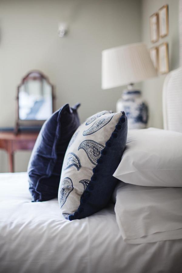 The George Inn Barford St Michael Eksteriør billede Throw pillows