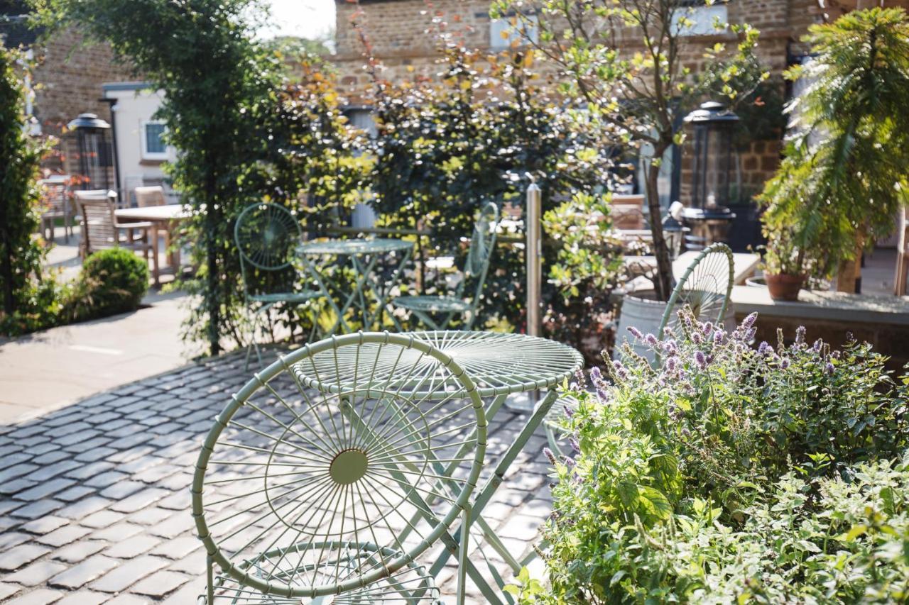 The George Inn Barford St Michael Eksteriør billede The courtyard at the Old Parsonage