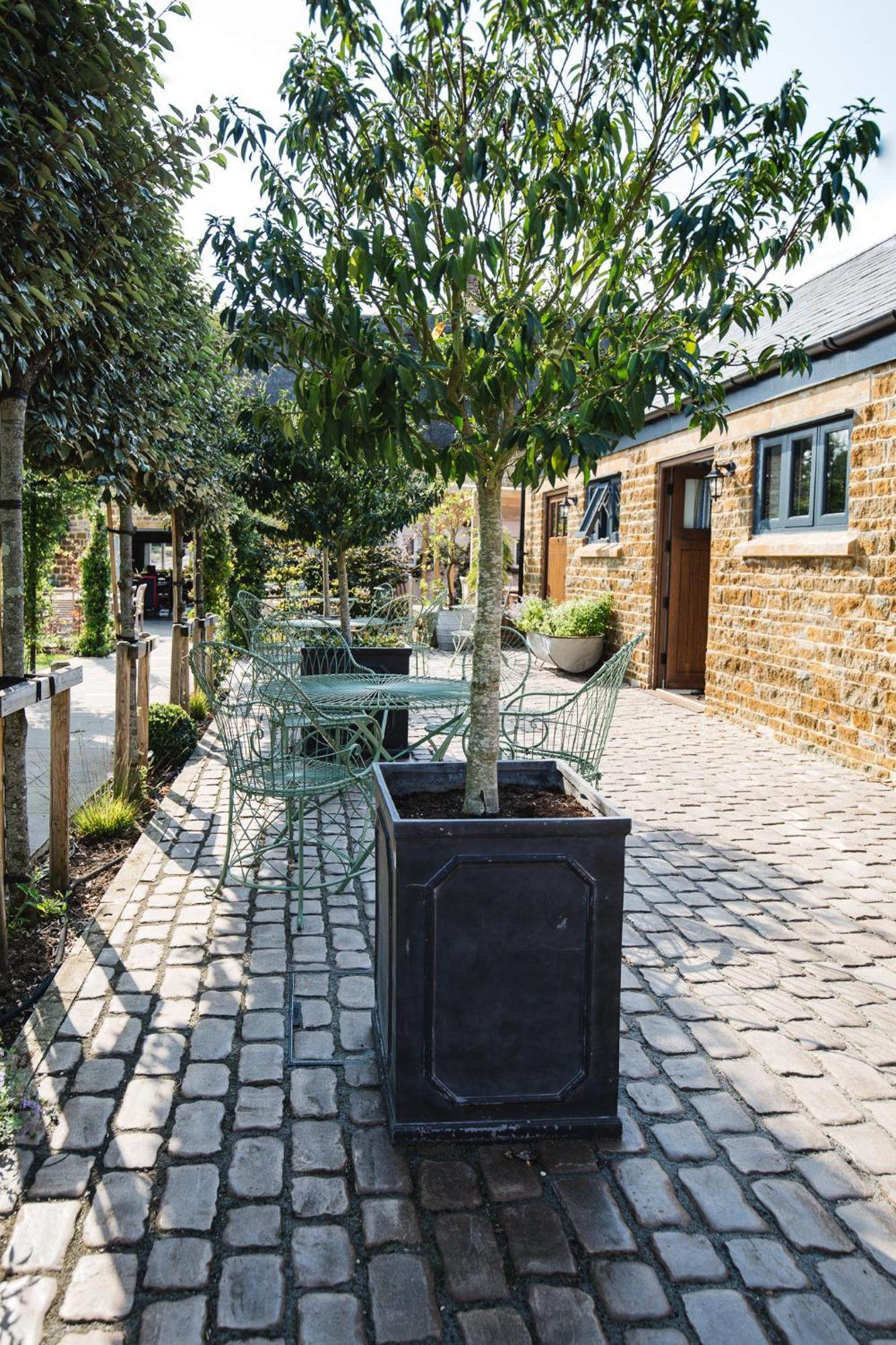 The George Inn Barford St Michael Eksteriør billede The courtyard at The Old Post Office