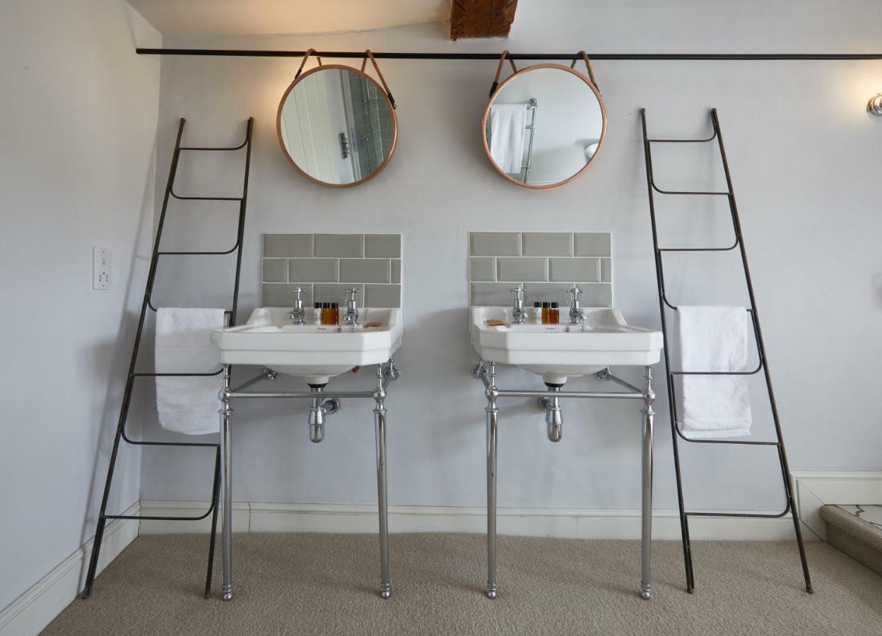 The George Inn Barford St Michael Eksteriør billede Bathroom at The Swan