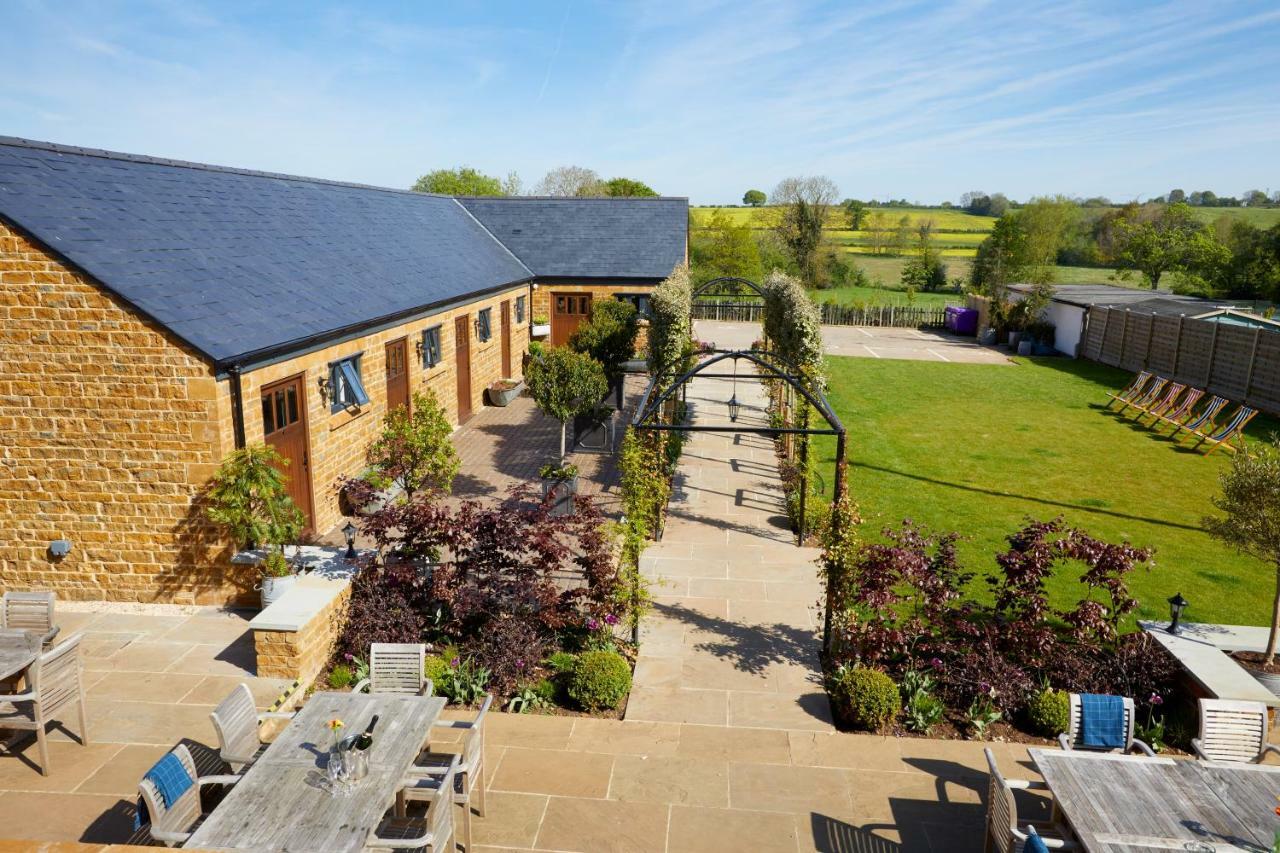 The George Inn Barford St Michael Eksteriør billede The courtyard at the Old Stables